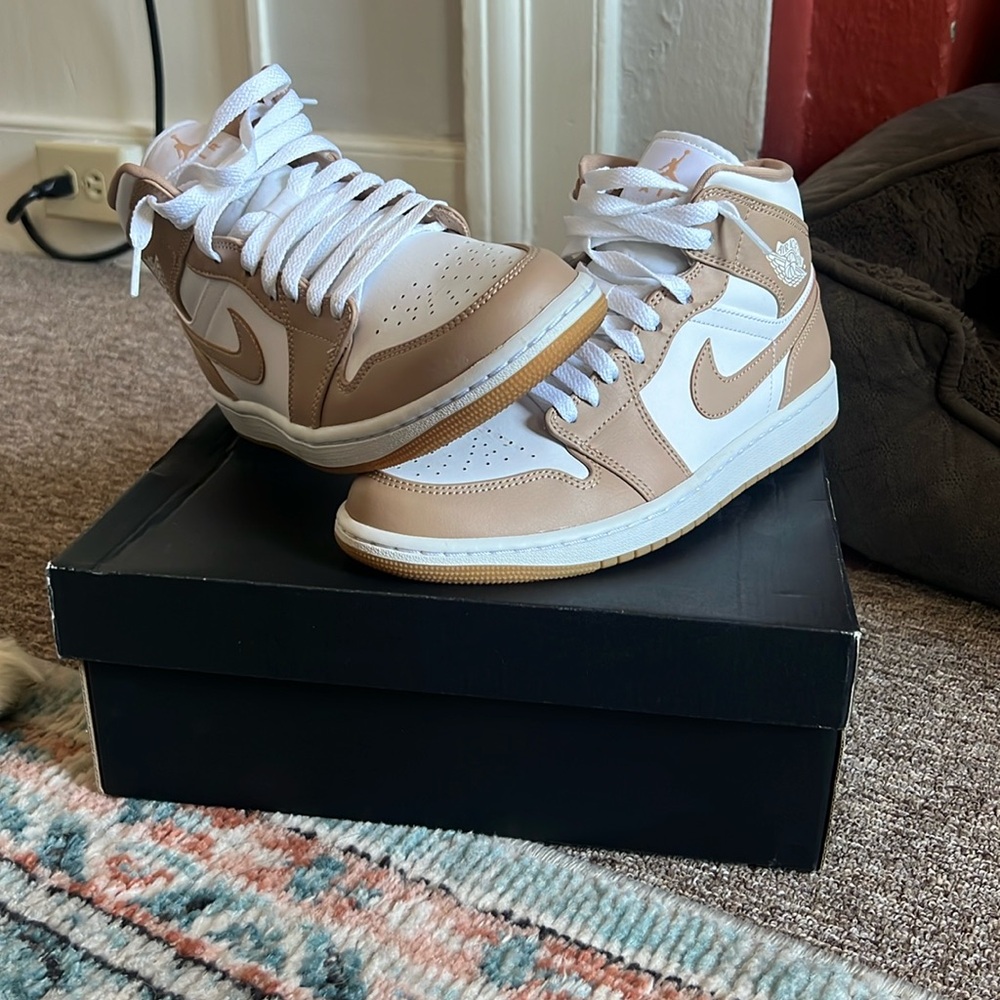 Air Jordan 1 Mid